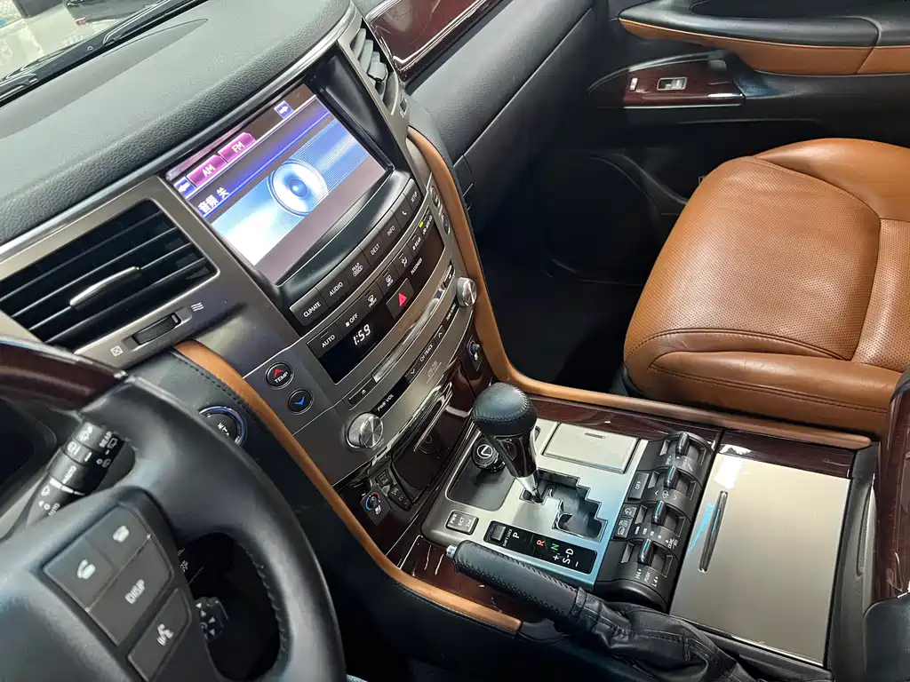 Lexus LX 2014 — фото 20