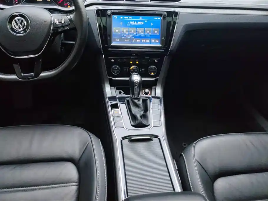 Volkswagen Passat 2017 — фото 16