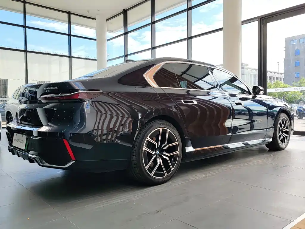 BMW i7 2023 — фото 5