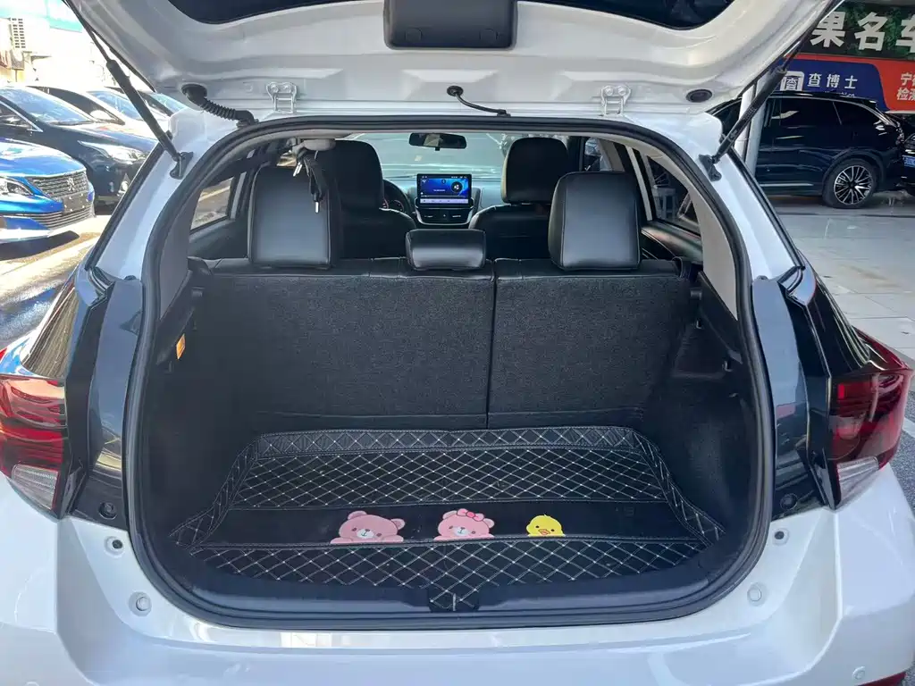 Toyota Yaris L 2022 — фото 13