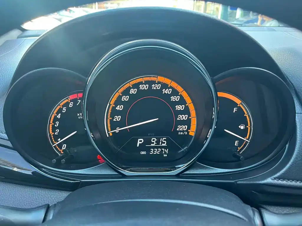Toyota Yaris L 2022 — фото 16