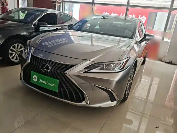 Lexus ES 2024