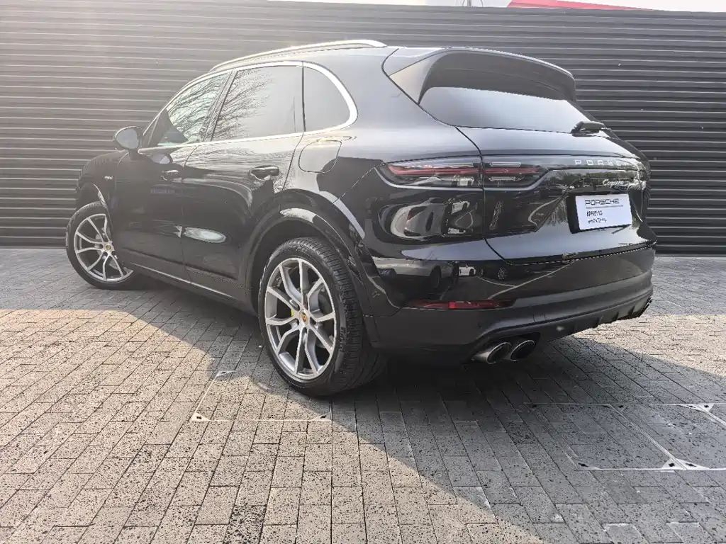 Porsche Cayenne Hybrid 2022 — фото 6