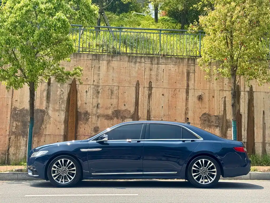 Lincoln Continental 2021 — фото 3