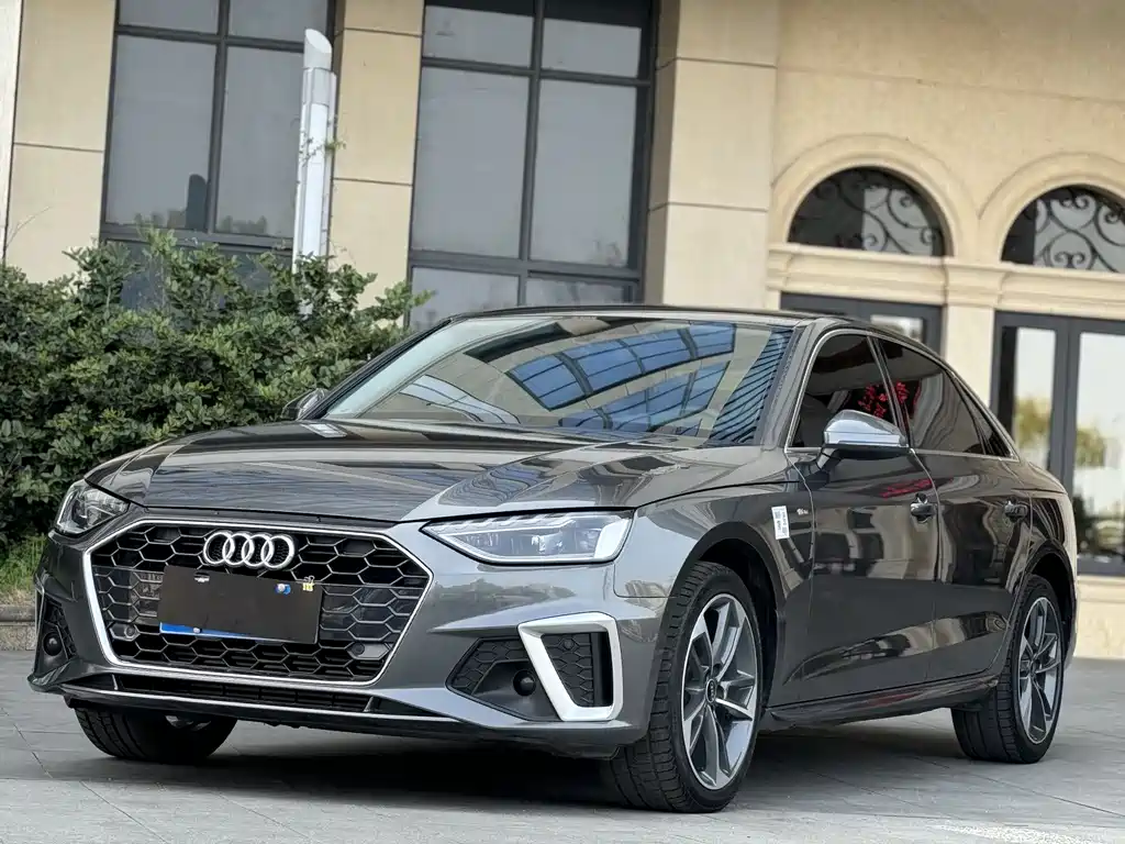 Audi A4L 2022 — фото 1