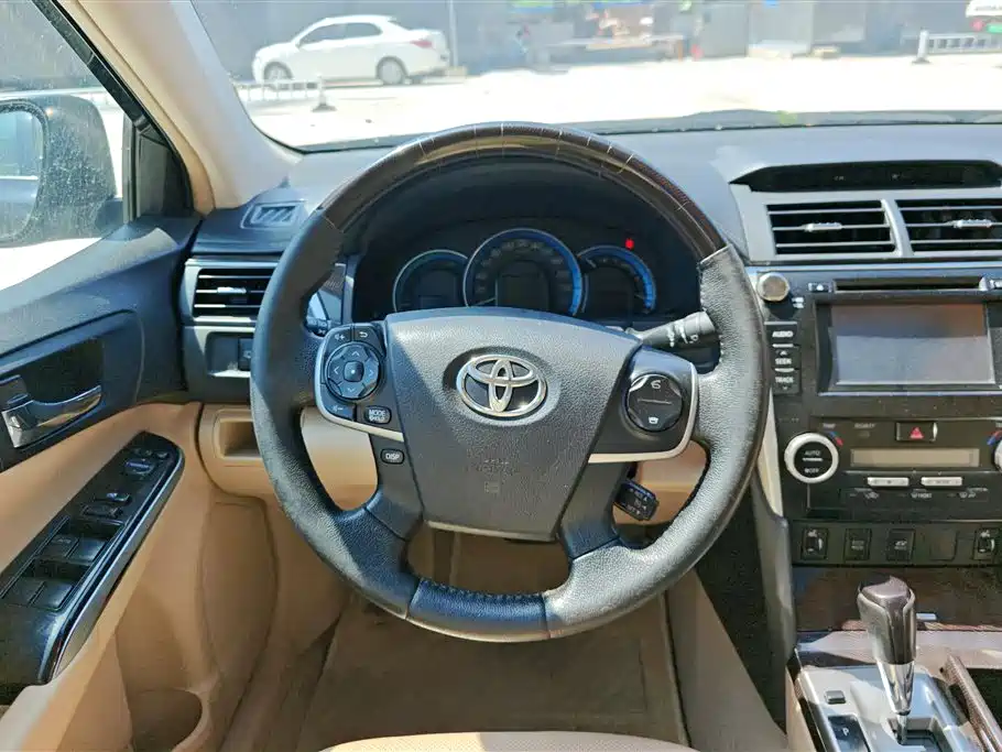 Toyota Camry 2014 — фото 15