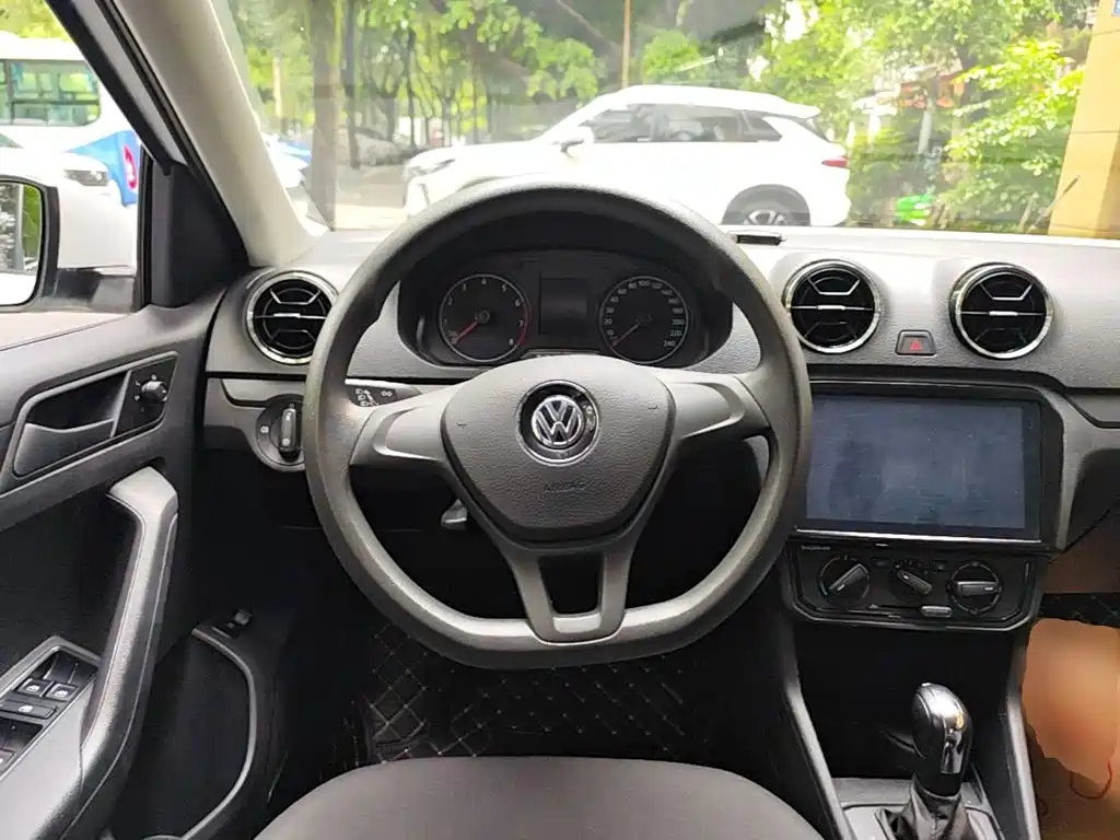 Volkswagen Jetta 2019 — фото 11