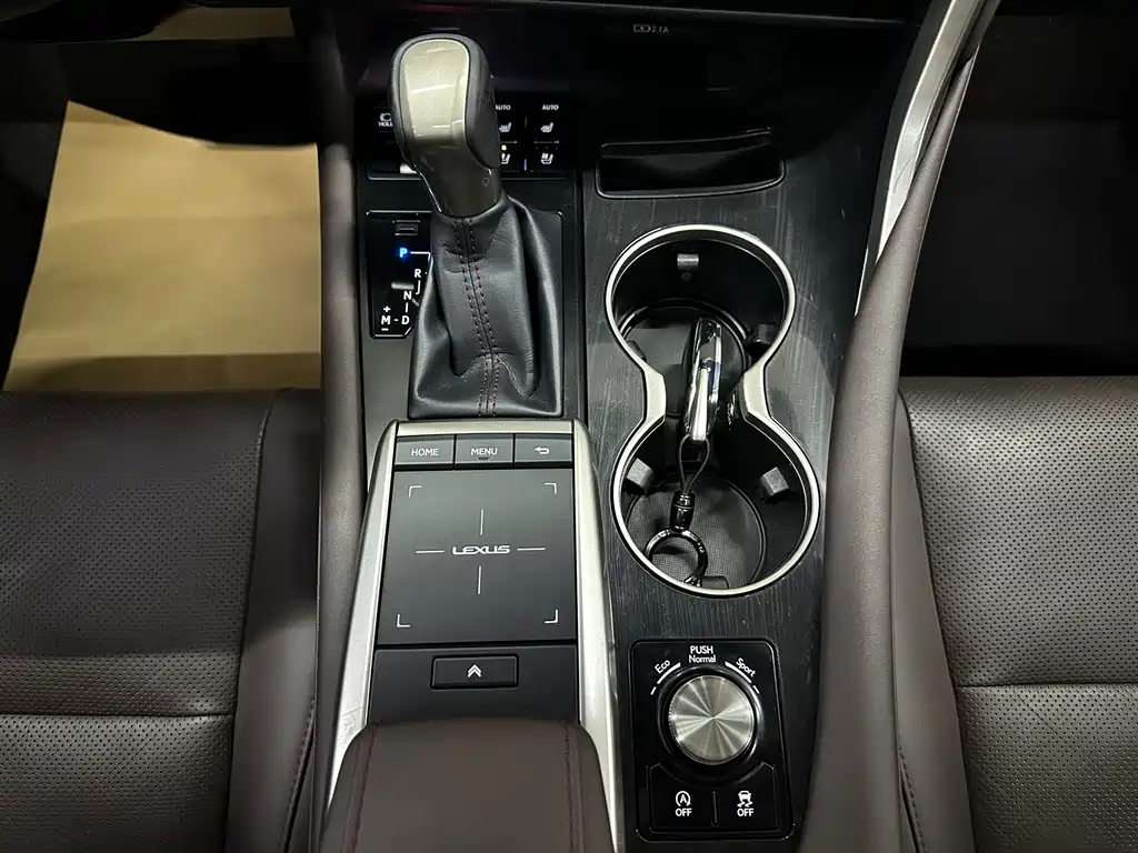 Lexus RX 2019 — фото 12