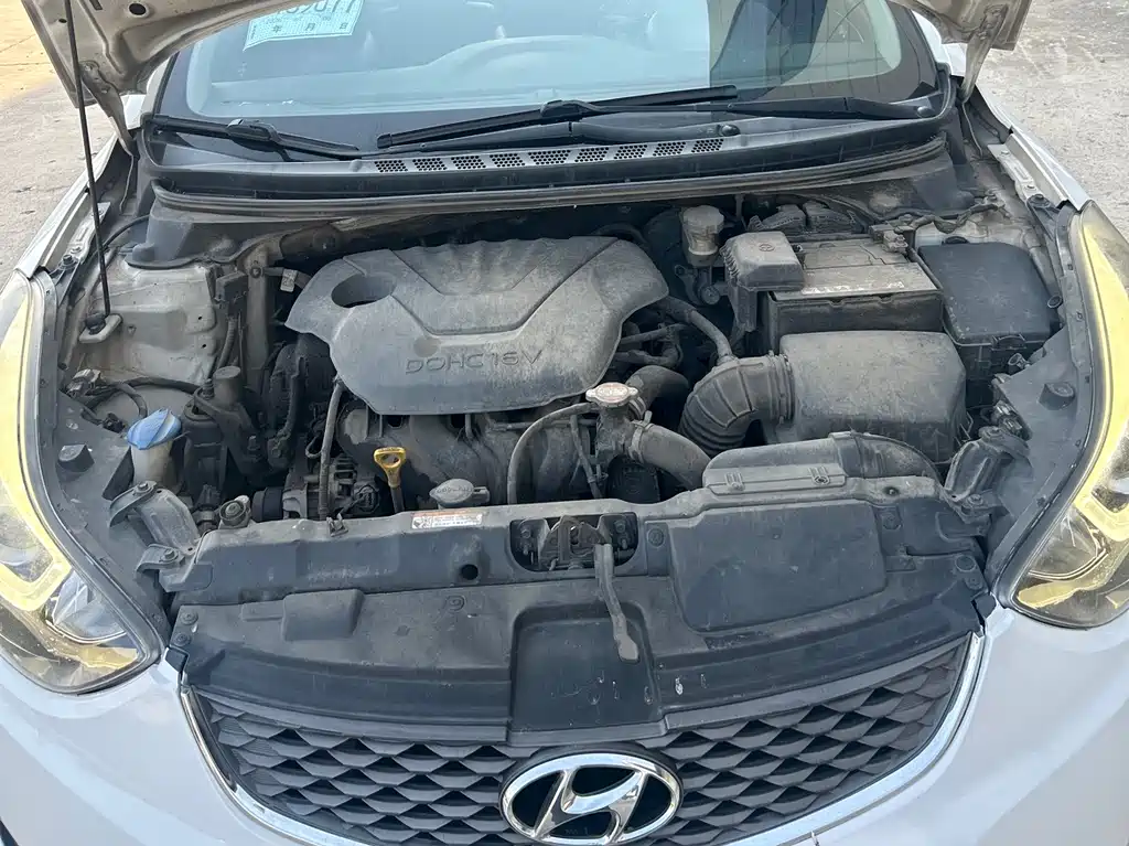 Hyundai Elantra 2016 — фото 13