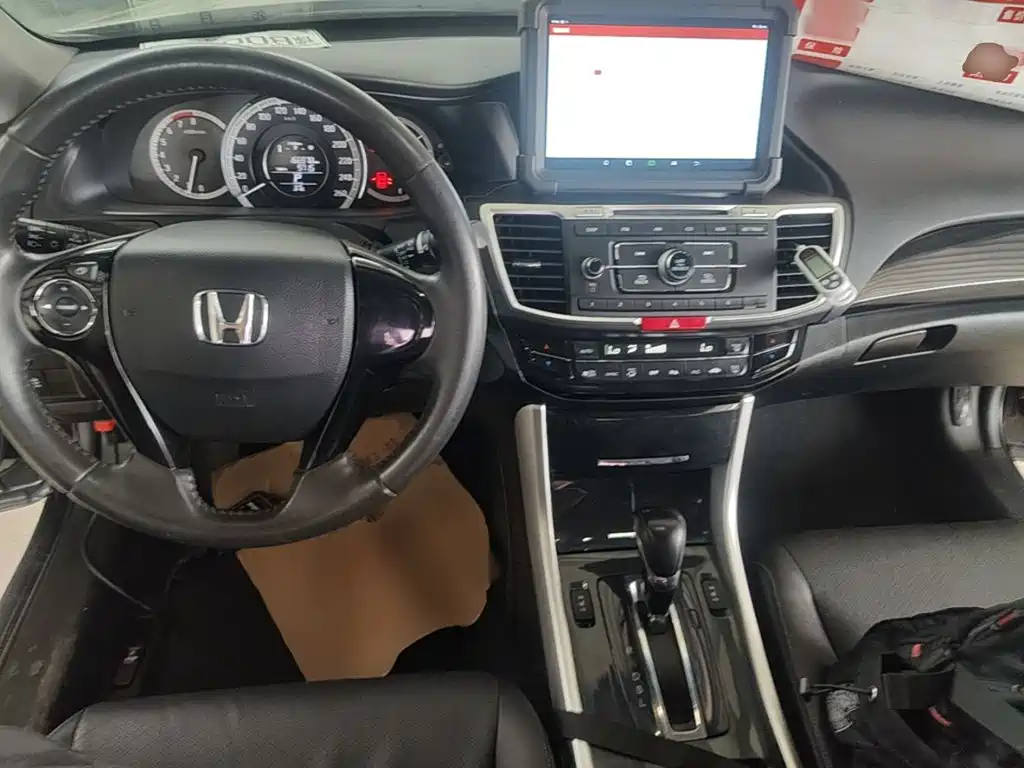 Honda Accord 2018 — фото 10