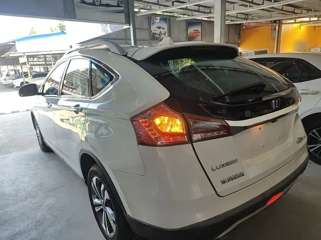 Luxgen U6 2015