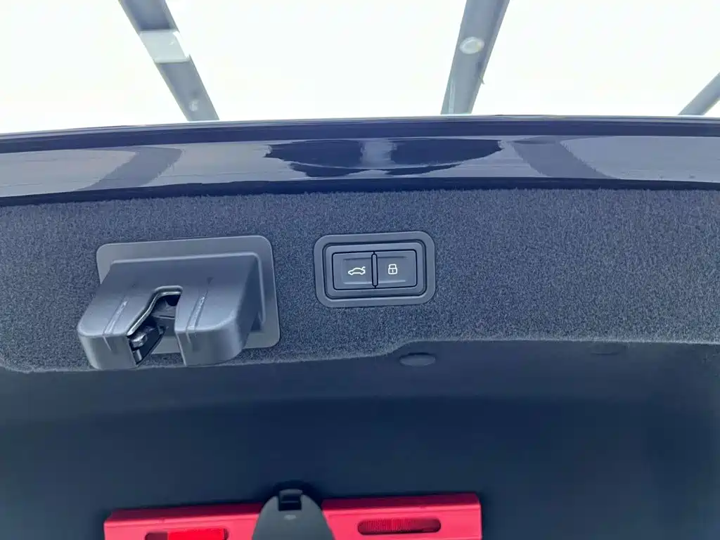Audi A8 2023 — фото 29