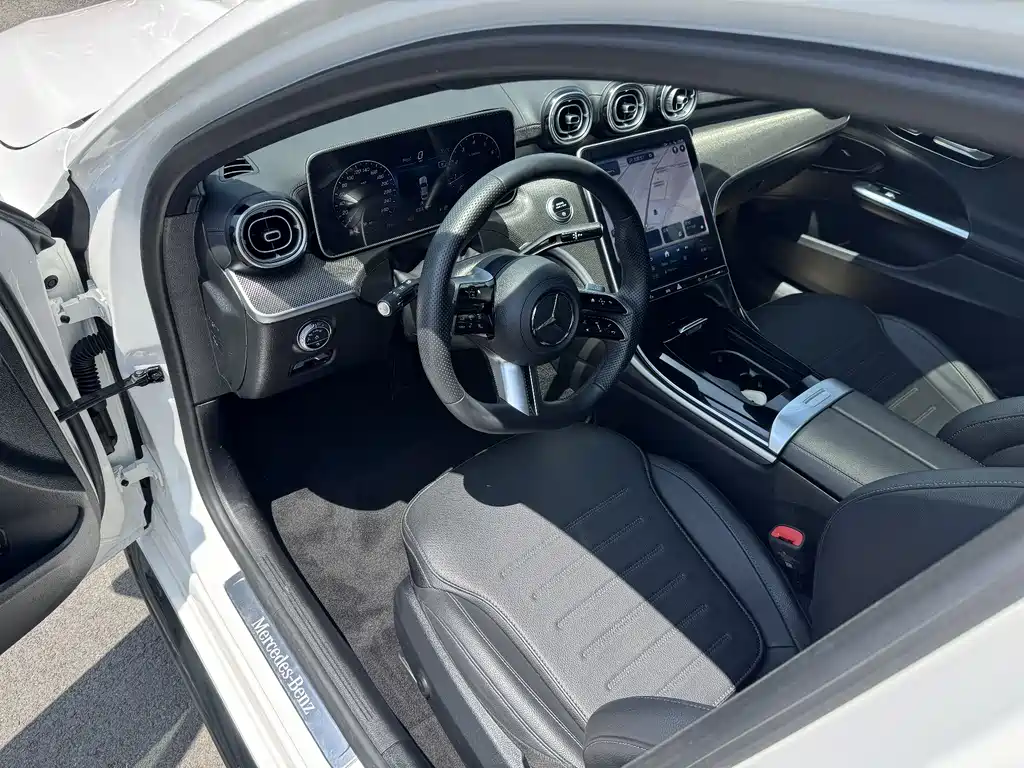 Mercedes-Benz C-Class 2024 — фото 10