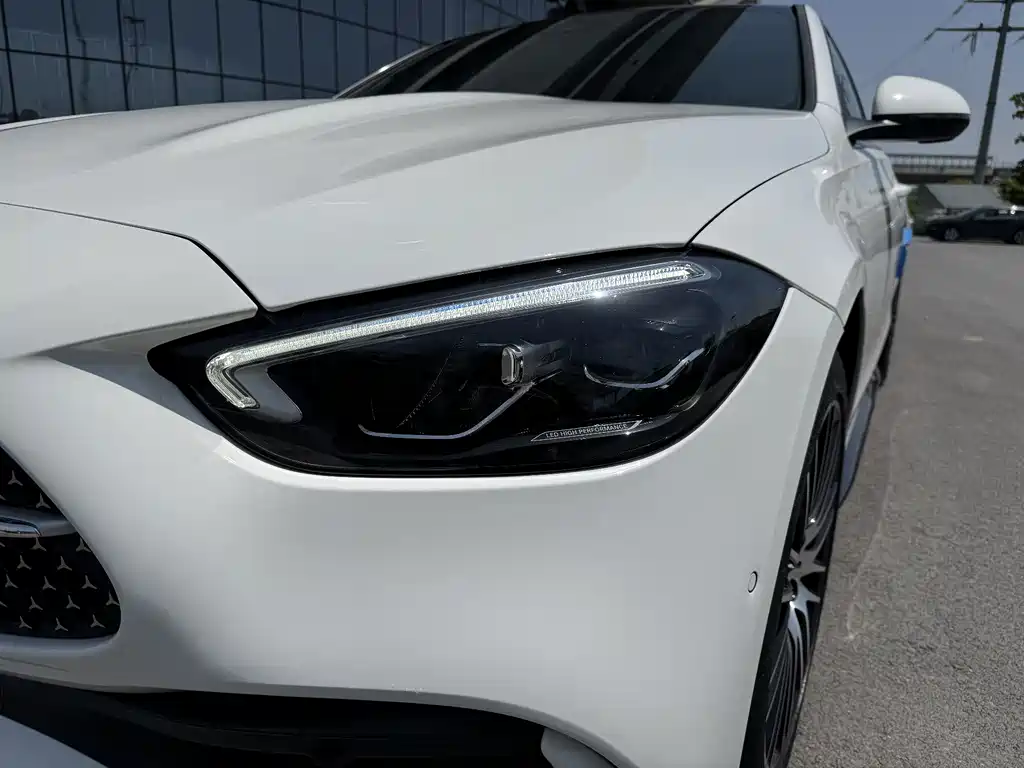 Mercedes-Benz C-Class 2024