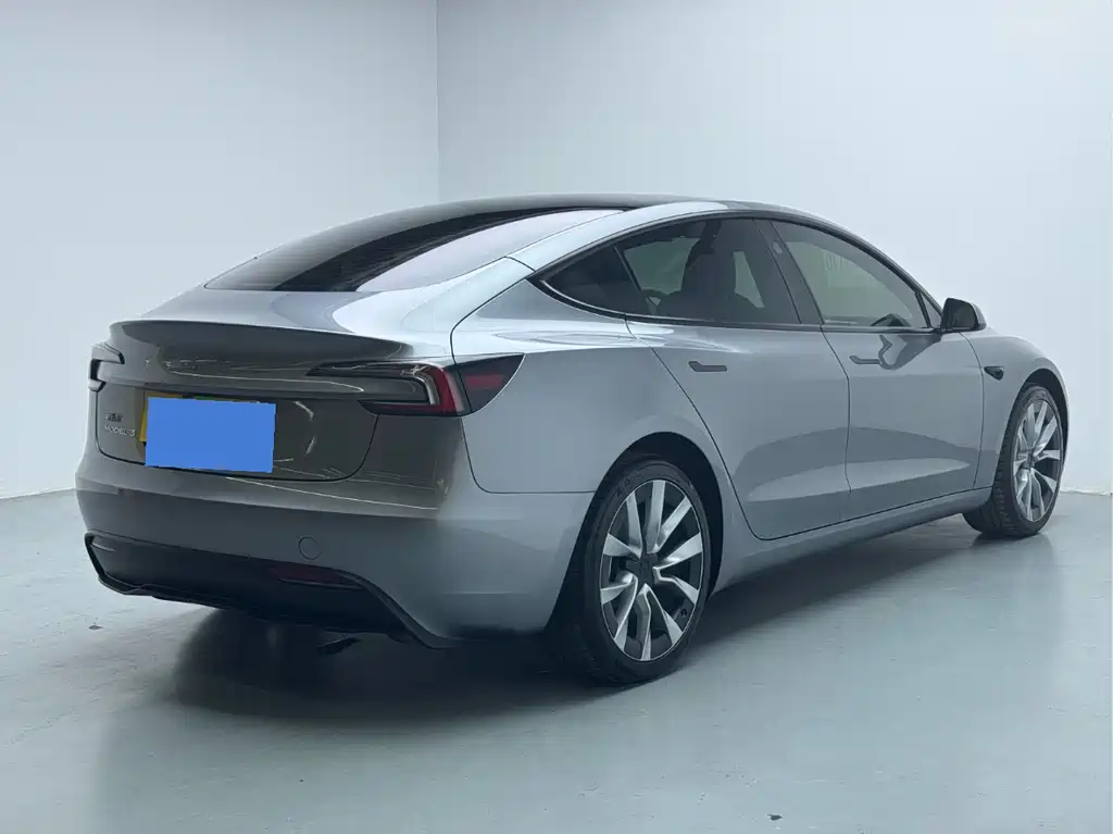 Tesla Model 3 2025 — фото 9