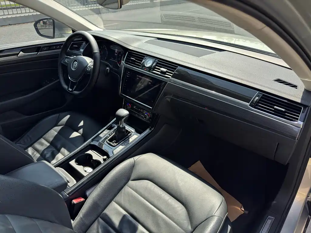 Volkswagen Phideon 2018 — фото 9