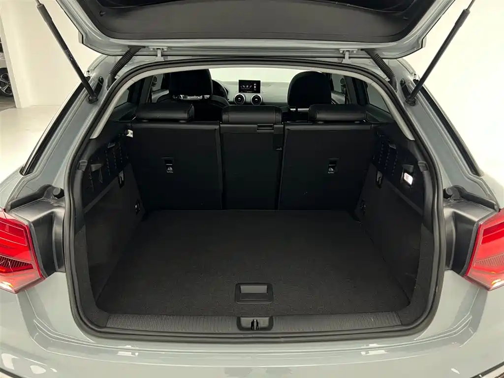 Audi Q2L 2023 — фото 13
