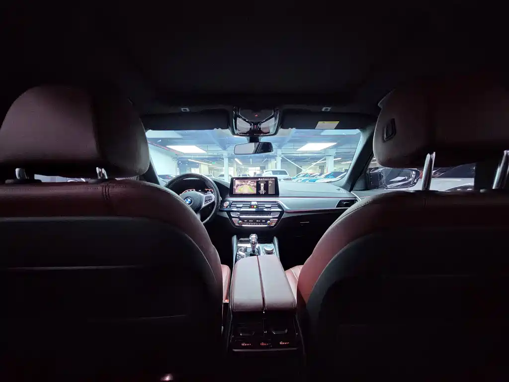 BMW 5 Series 2022 — фото 10