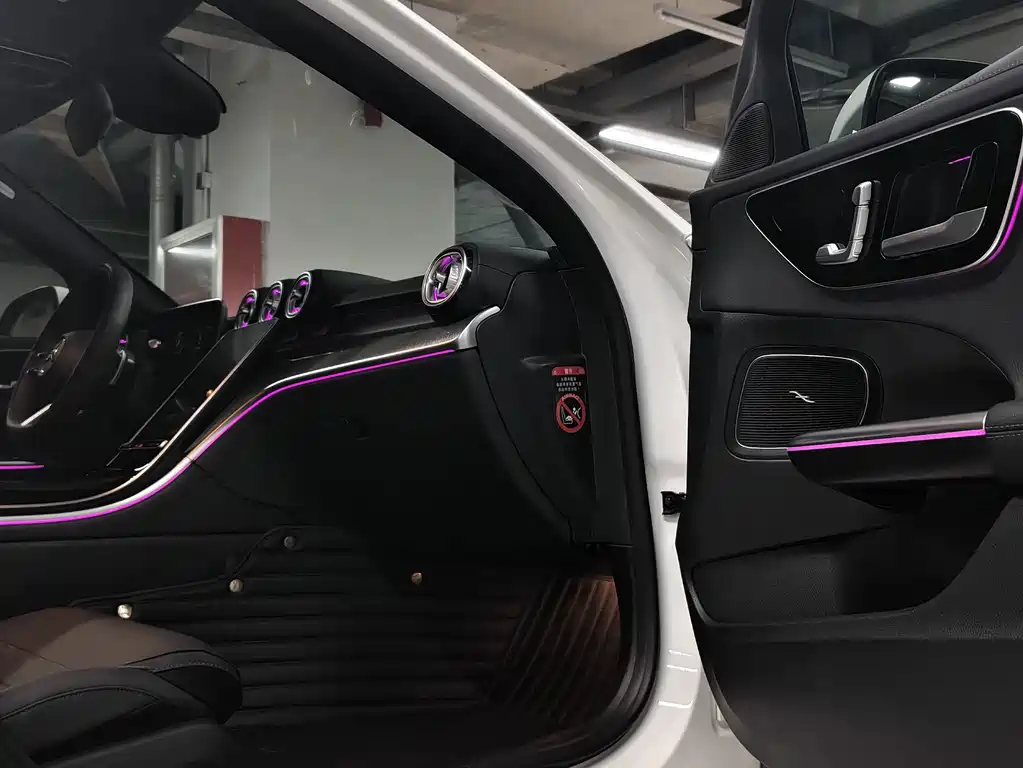 Mercedes-Benz C-Class 2023 — фото 12