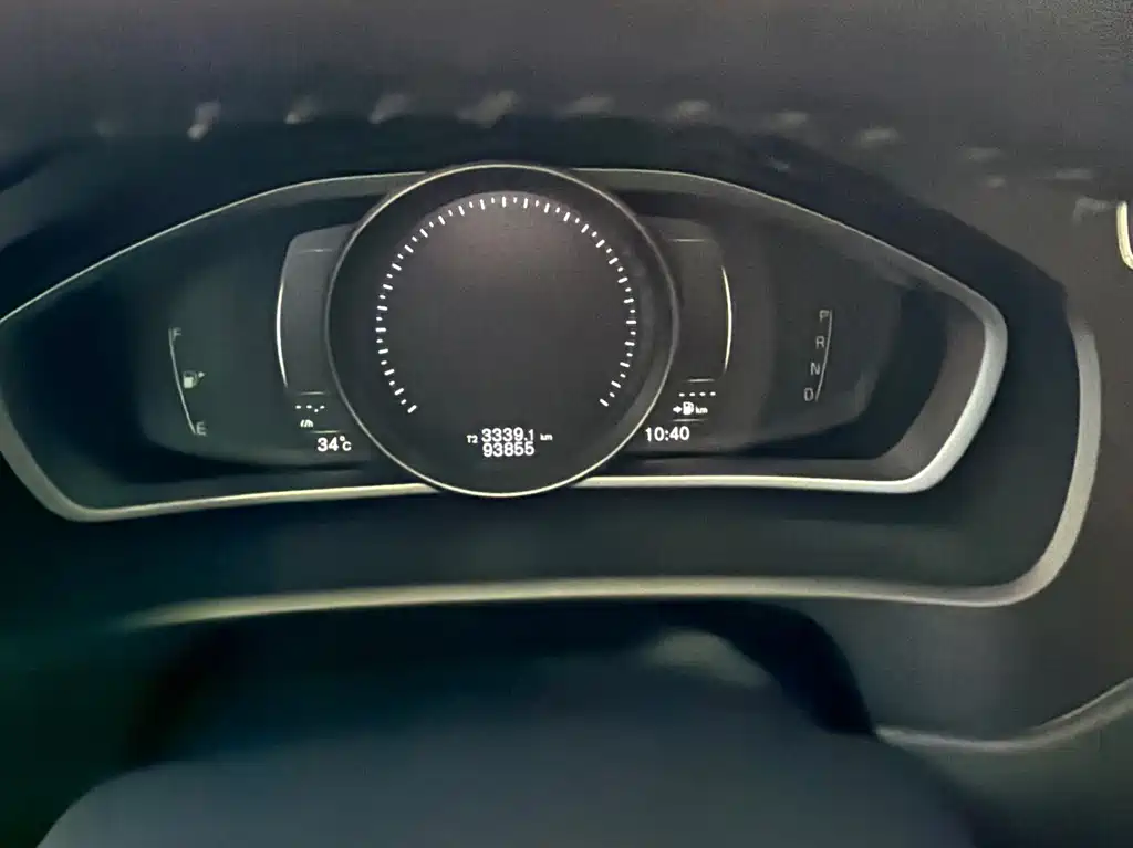 Volvo V40 2017 — фото 12