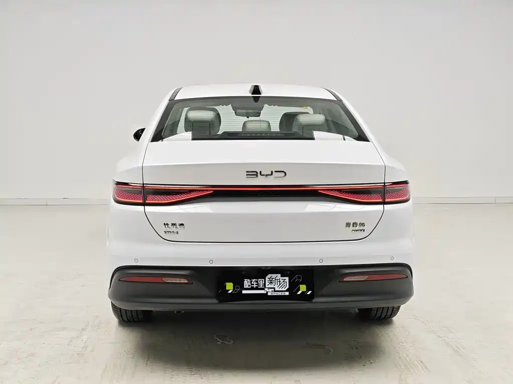 BYD Seal 05 DM-i 2025 — фото 5
