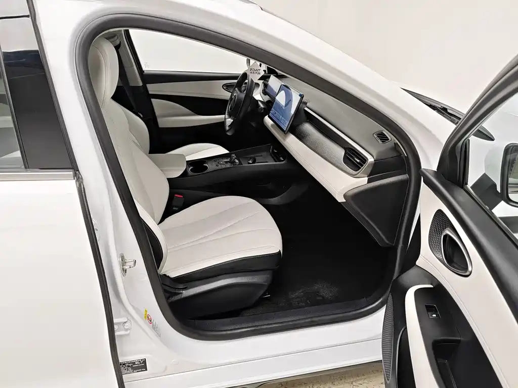 BYD Seal 05 DM-i 2025 — фото 12