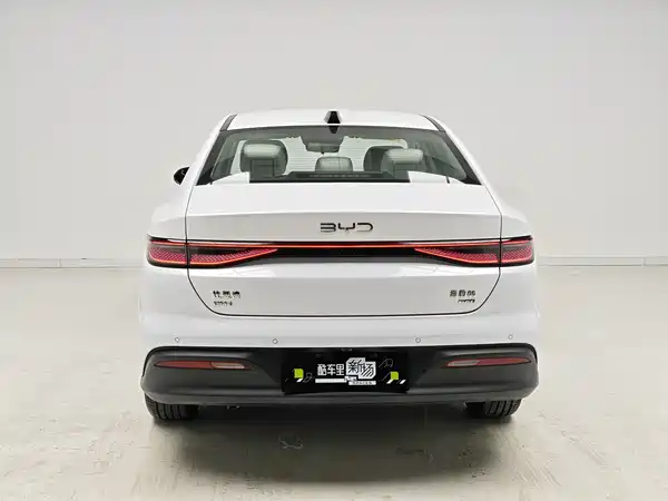BYD Seal 05 DM-i 2025
