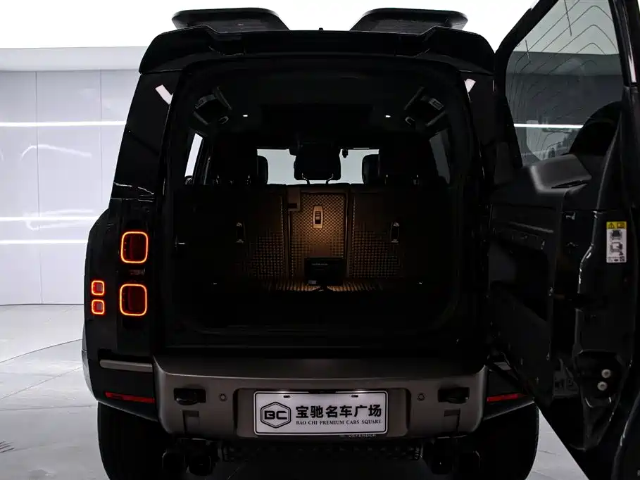 Land Rover Defender 2024 — фото 15