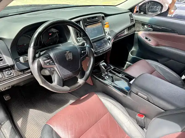 Toyota Crown 2019