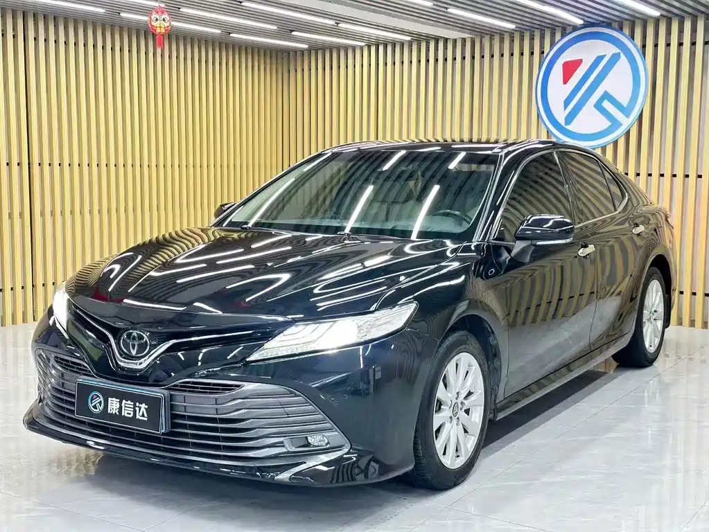 Toyota Camry 2020 — фото 1
