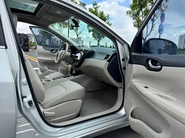 Nissan Tiida 2015