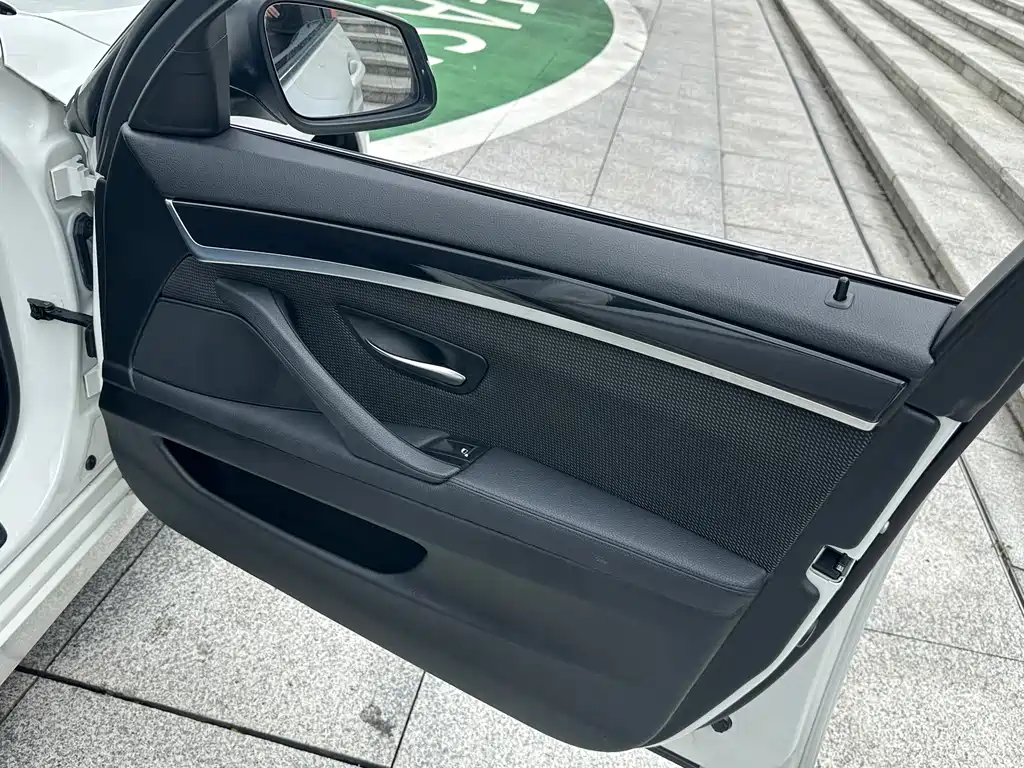 BMW 5 Series 2013 — фото 23
