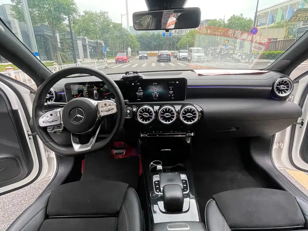 Mercedes-Benz A-Class 2020 — фото 12