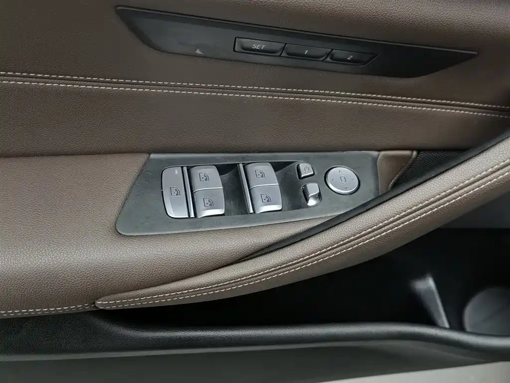 BMW 5 Series 2020 — фото 9