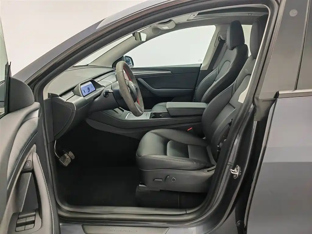 Tesla Model Y 2023 — фото 10