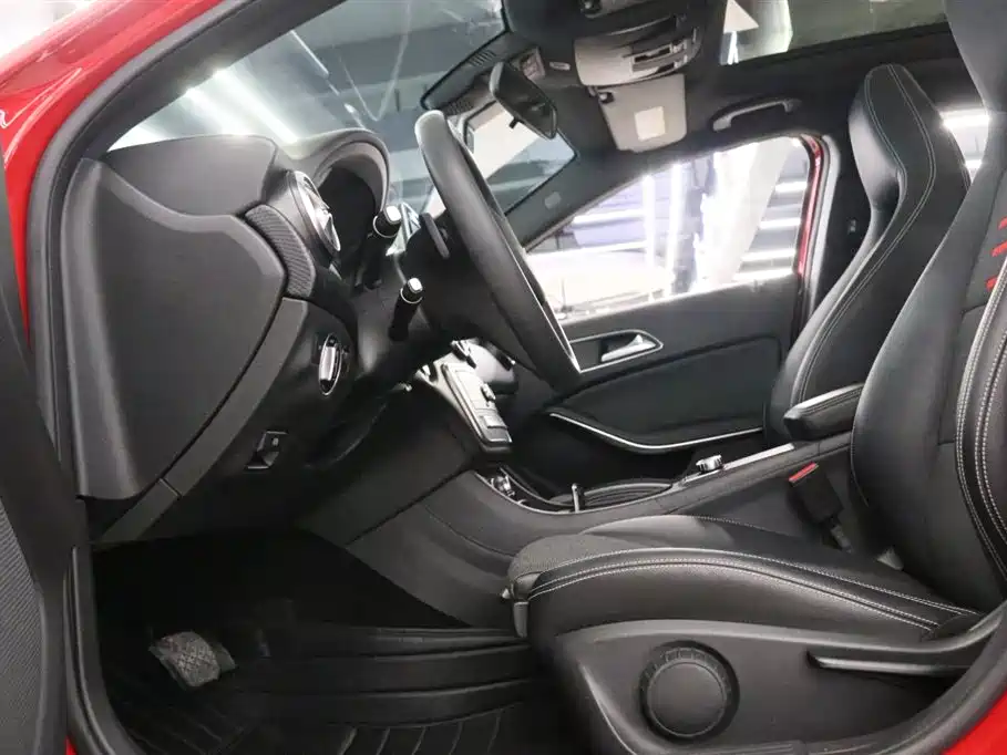Mercedes-Benz A-Class 2017 — фото 13