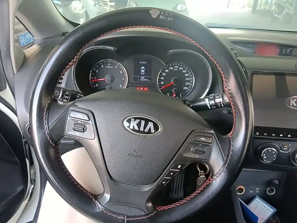 Kia K3 2015 — фото 11