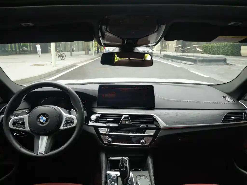 BMW 5 Series 2021 — фото 20