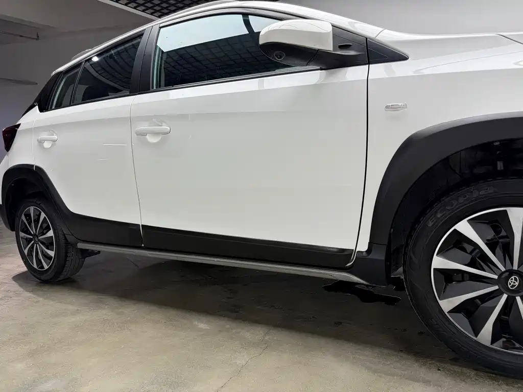 Toyota Yaris L 2023 — фото 27