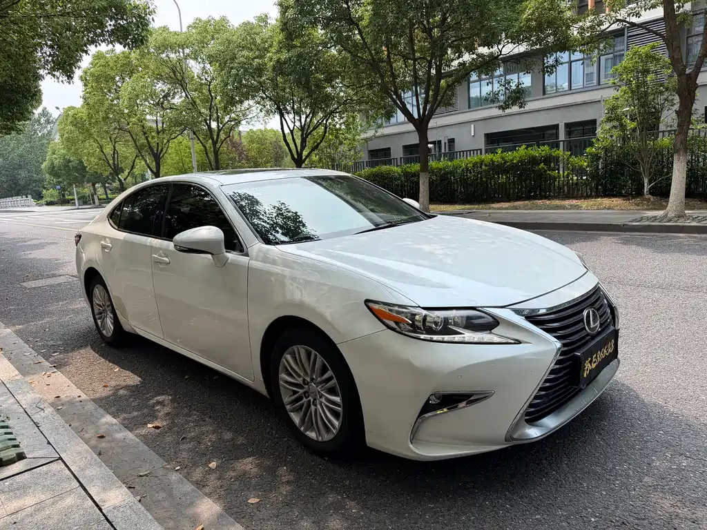 Lexus ES 2016