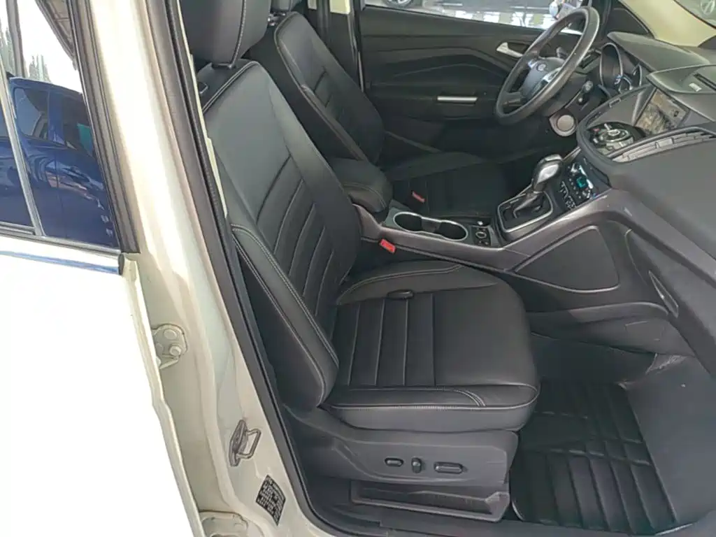 Ford Kuga 2015 — фото 25