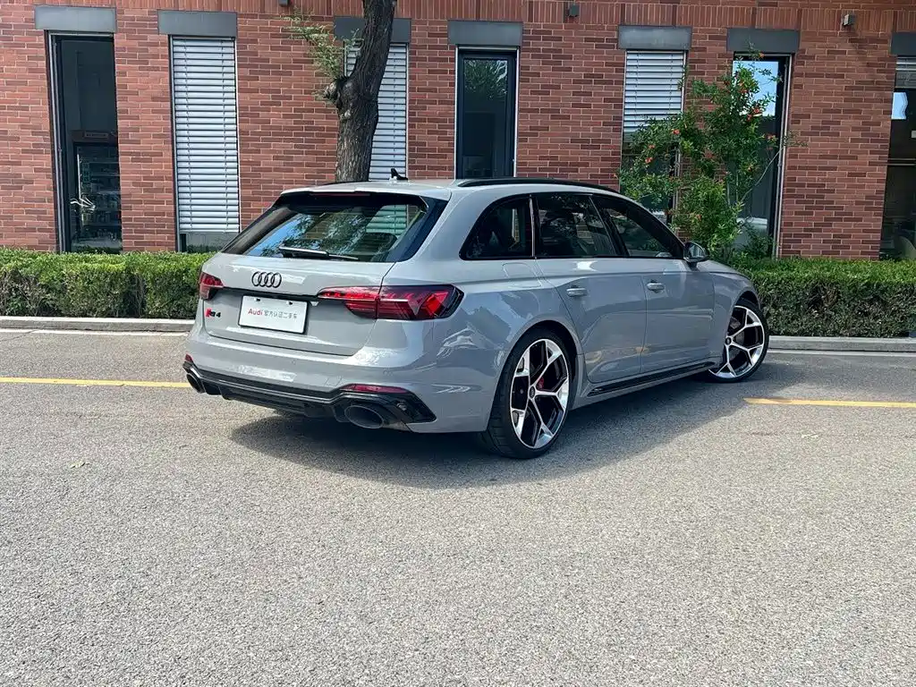 Audi RS 4 2026 — фото 3