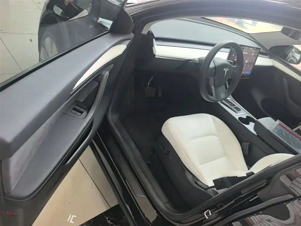 Tesla Model Y 2023 — фото 16