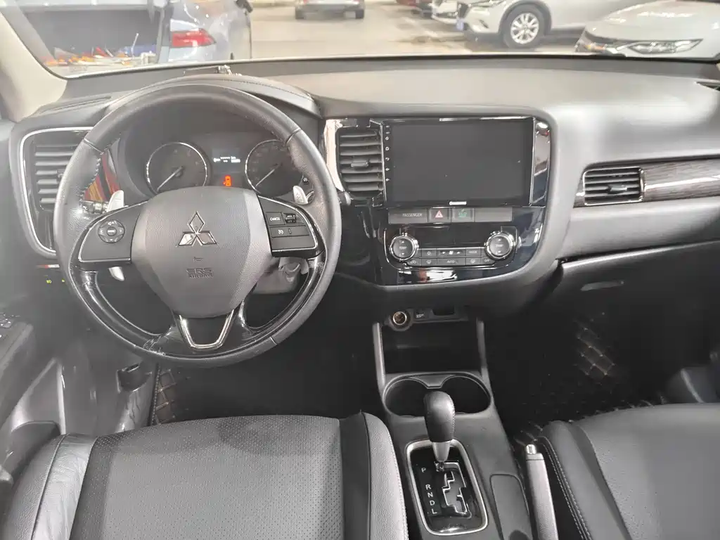 Mitsubishi Outlander 2016