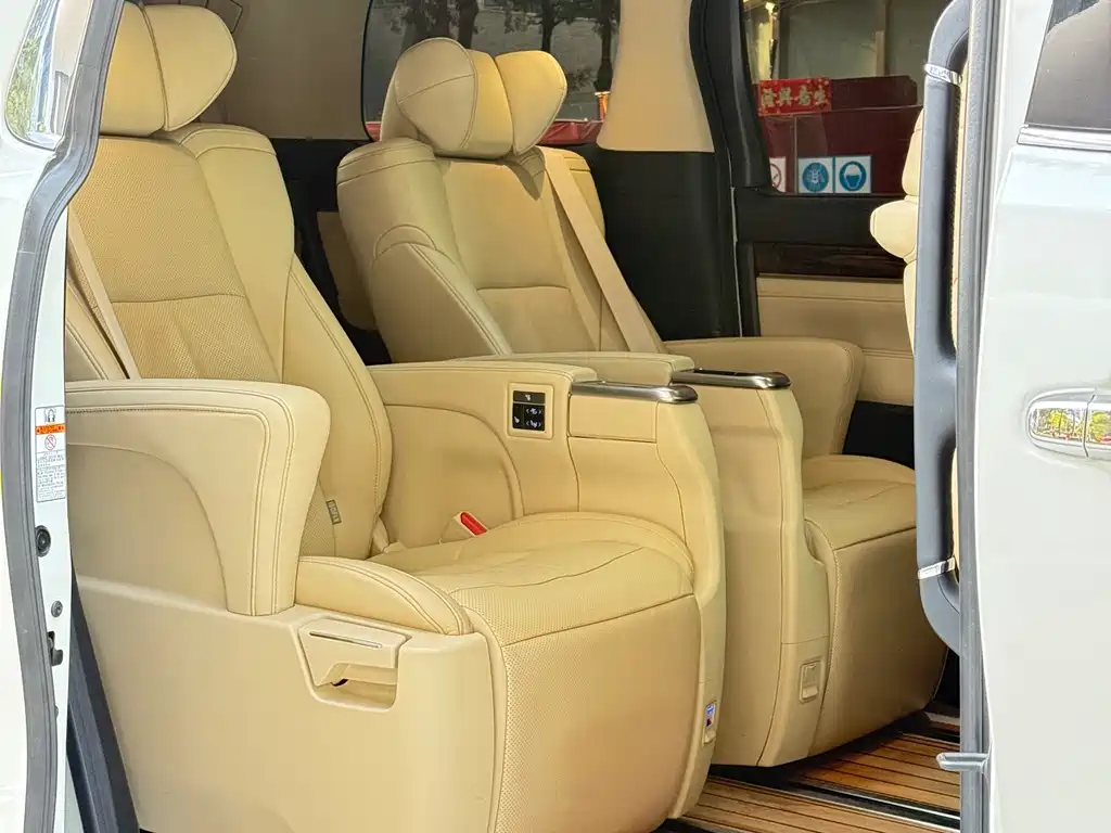 Toyota Alphard 2018 — фото 19