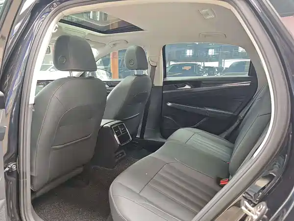 Volkswagen Passat 2023
