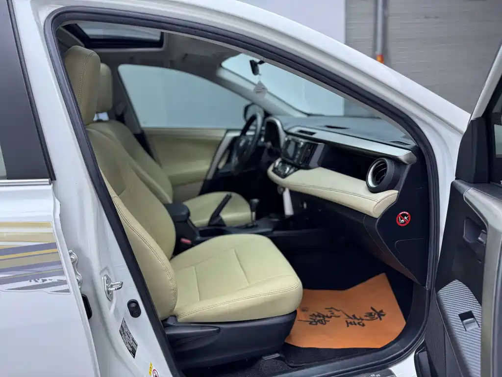 Toyota RAV4 2016 — фото 16