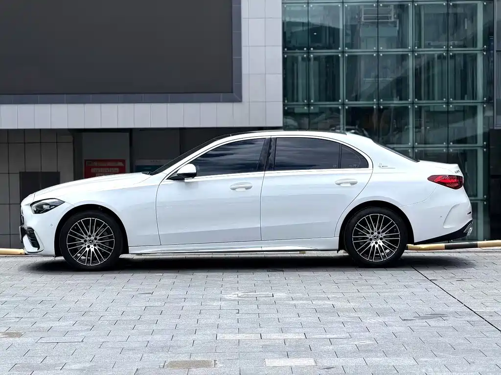 Mercedes-Benz C-Class 2024