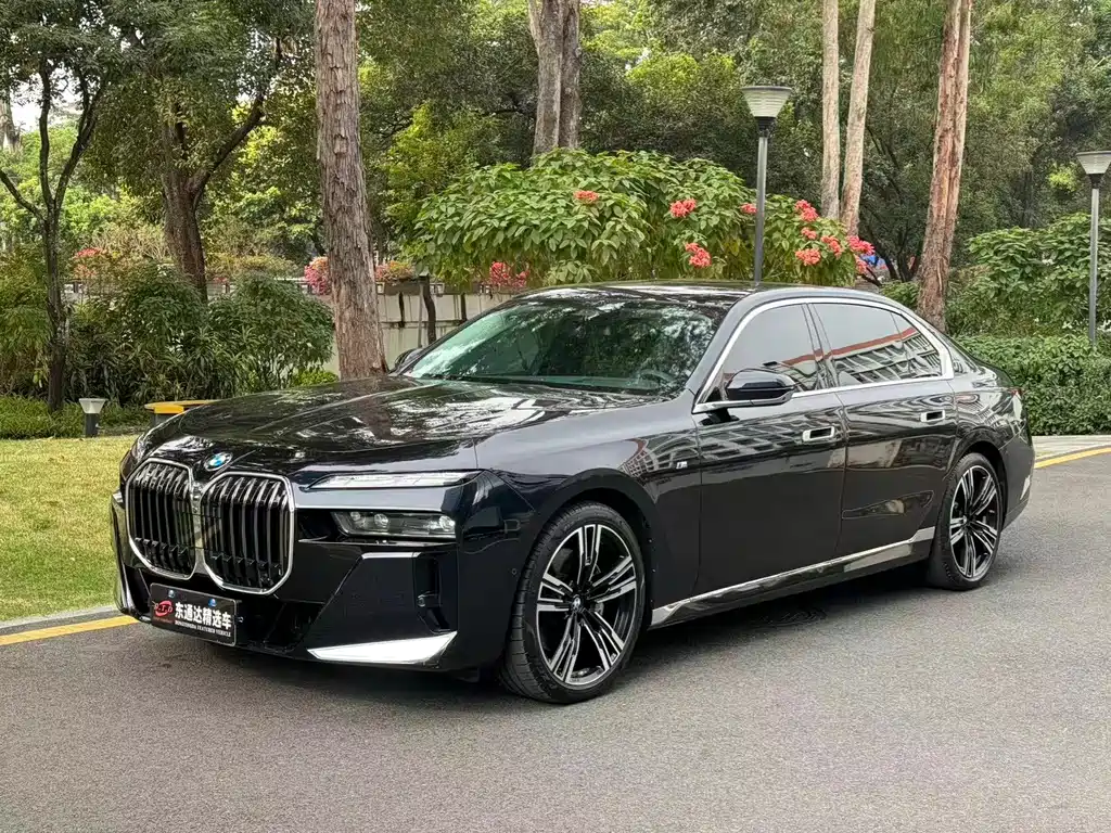 BMW 7 Series 2023 — фото 1