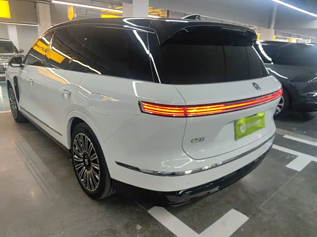 NIO ES8 2025